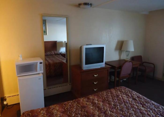 Canadiana Motel