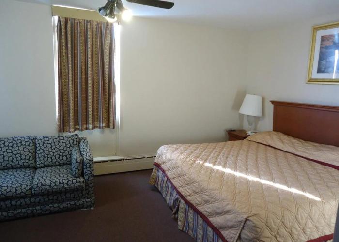 Canadiana Motel