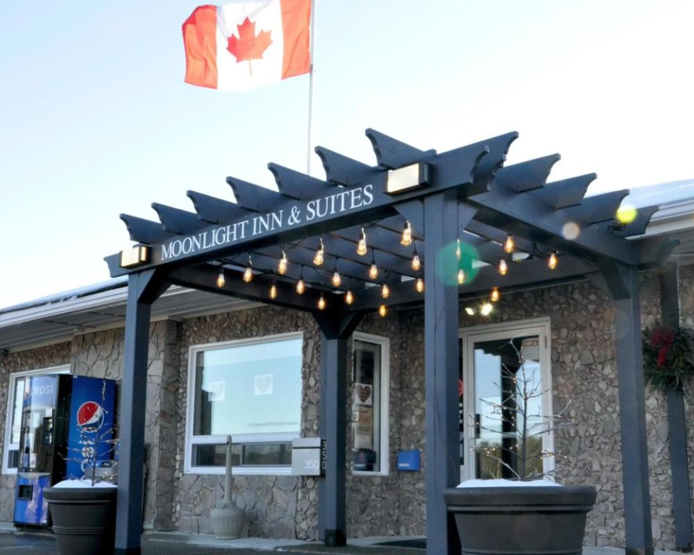 Moonlight Inn and Suites