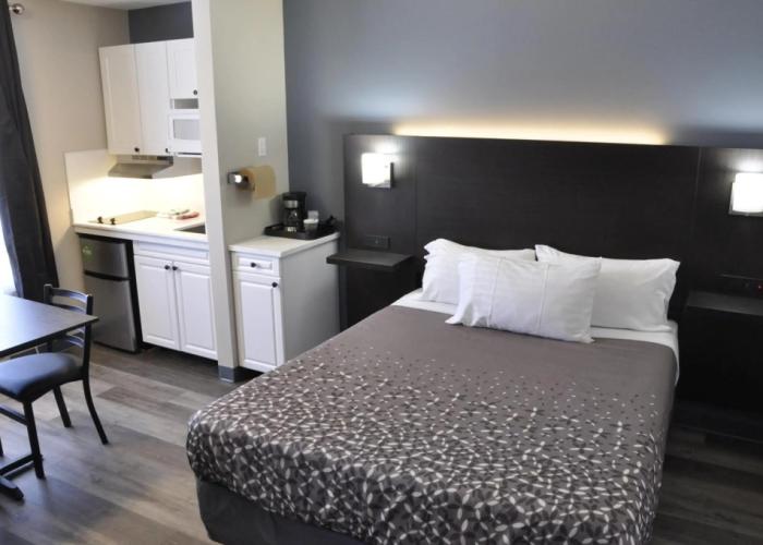 Moonlight Inn and Suites