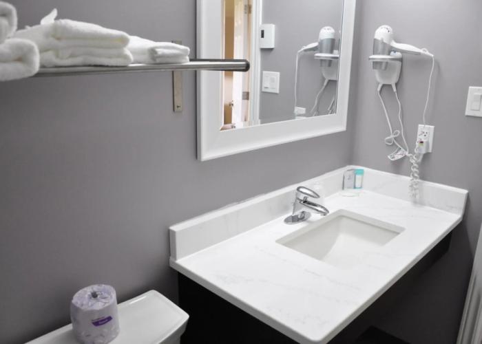 Moonlight Inn and Suites