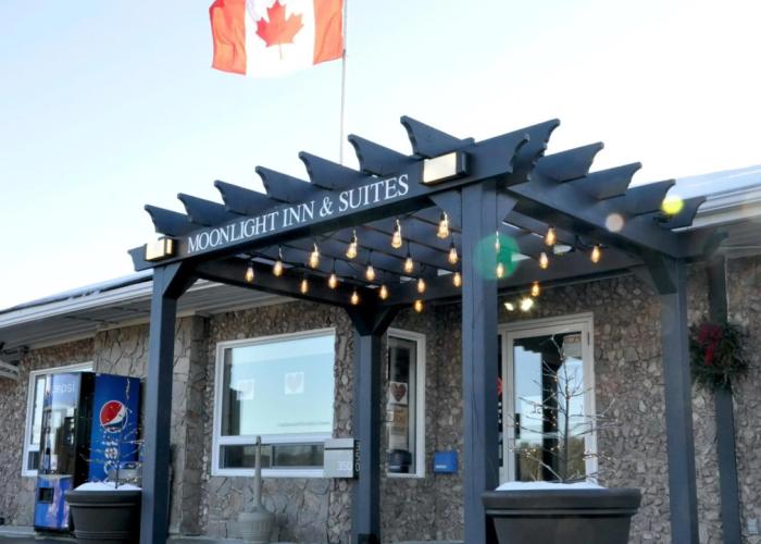 Moonlight Inn and Suites