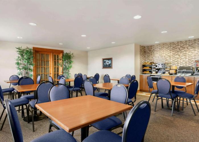 Days Inn & Suites by Wyndham Thompson
