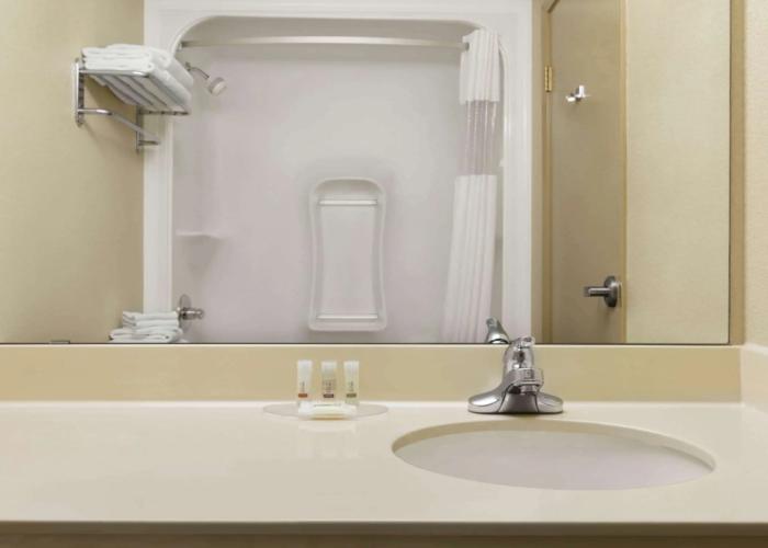 Days Inn & Suites by Wyndham Thompson