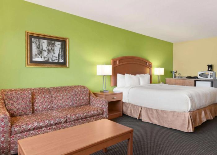 Days Inn & Suites by Wyndham Thompson