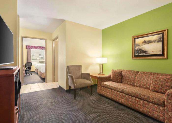 Days Inn & Suites by Wyndham Thompson