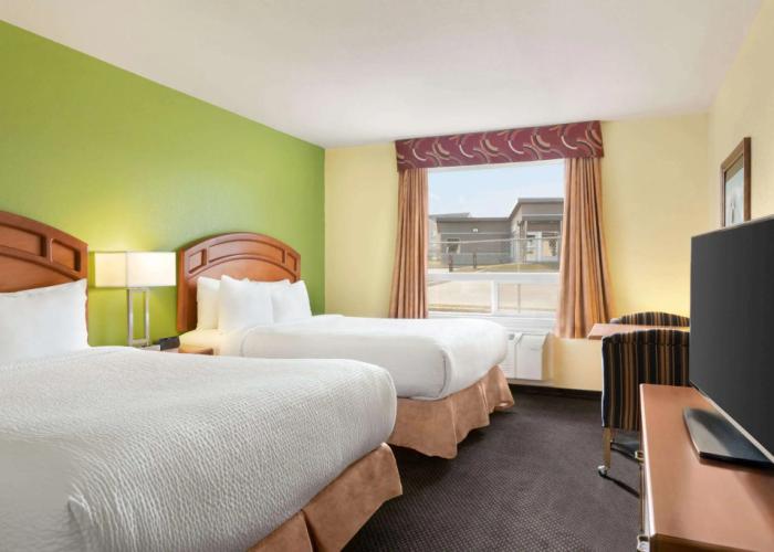Days Inn & Suites by Wyndham Thompson