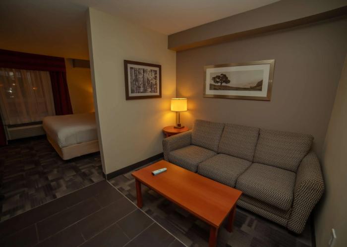 Best Western Thompson Hotel & Suites