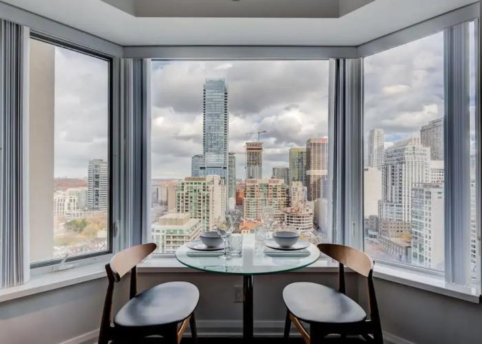 Amazing Suites In Yorkville