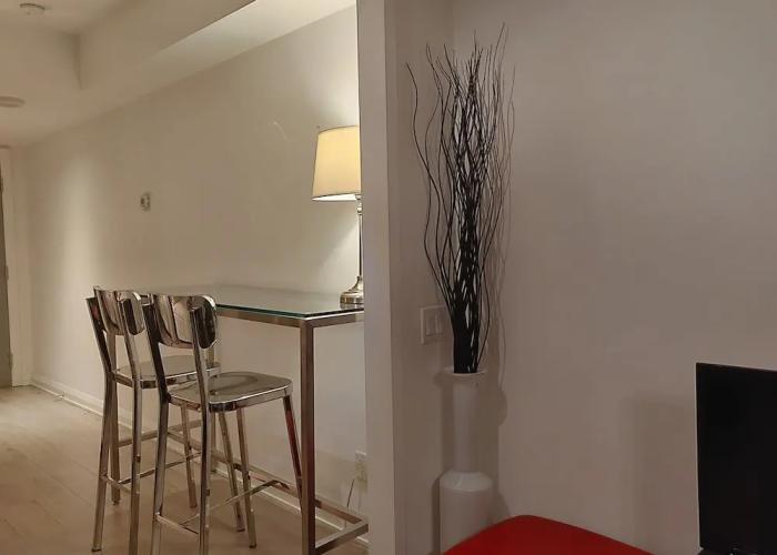 Amazing Suites In Yorkville
