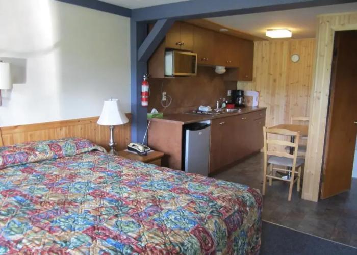 Lakeside Motel