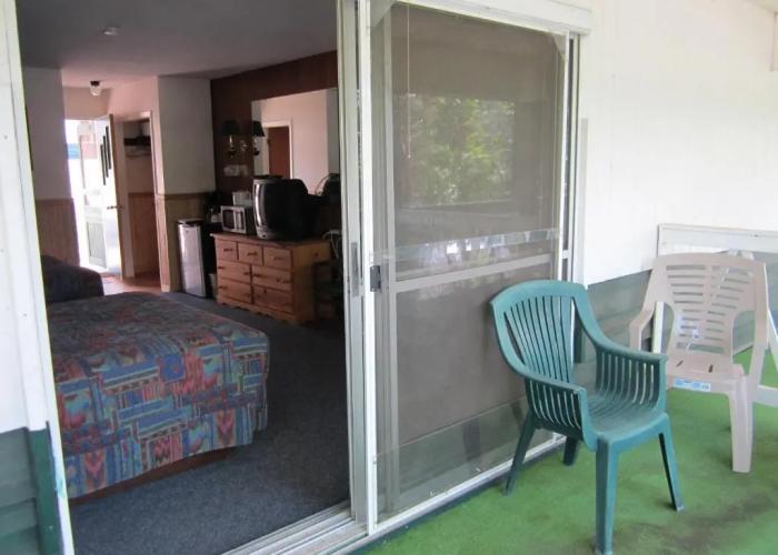 Lakeside Motel