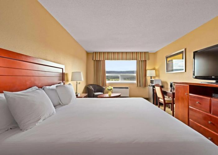 Coast Fraser Inn