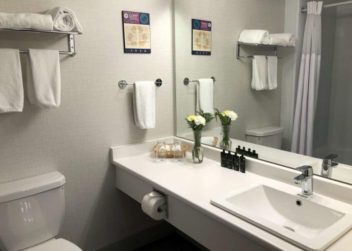Coast Abbotsford Hotel & Suites
