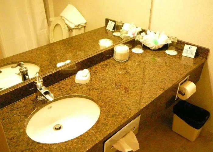 Coast Abbotsford Hotel & Suites