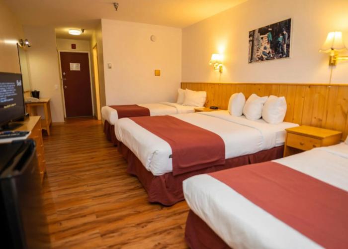 Canadas Best Value Inn River View Hotel