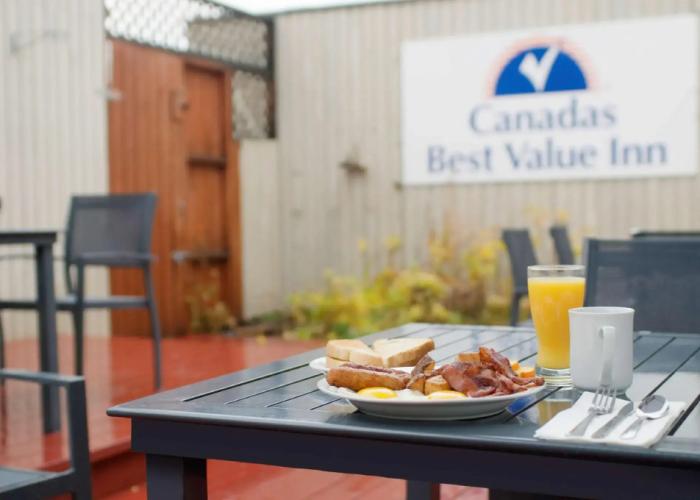 Canadas Best Value Inn River View Hotel