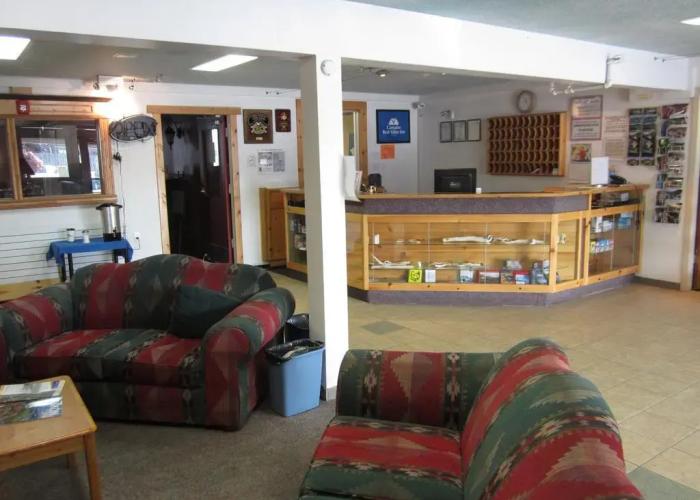 Canadas Best Value Inn River View Hotel