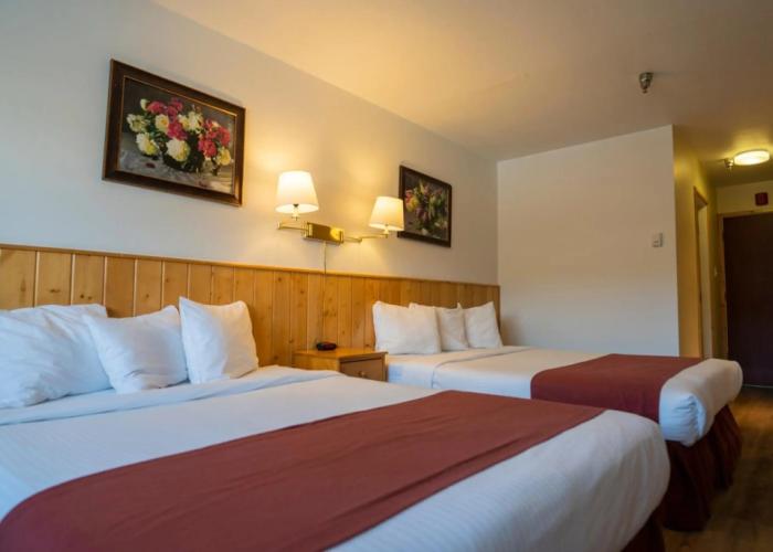 Canadas Best Value Inn River View Hotel