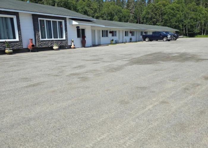 White Fang Motel