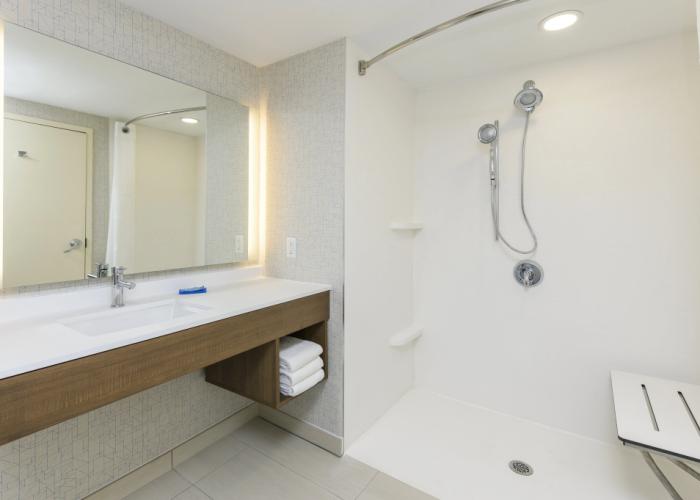 Holiday Inn Express & Suites North Bay by IHG