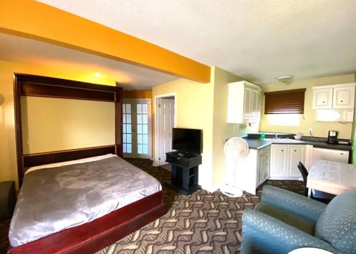 Lakeshore Suites