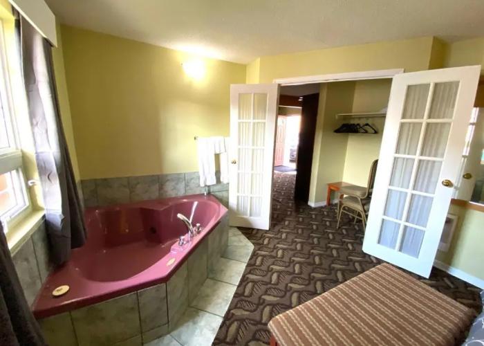 Lakeshore Suites