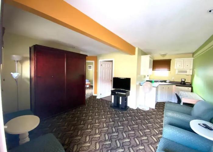 Lakeshore Suites