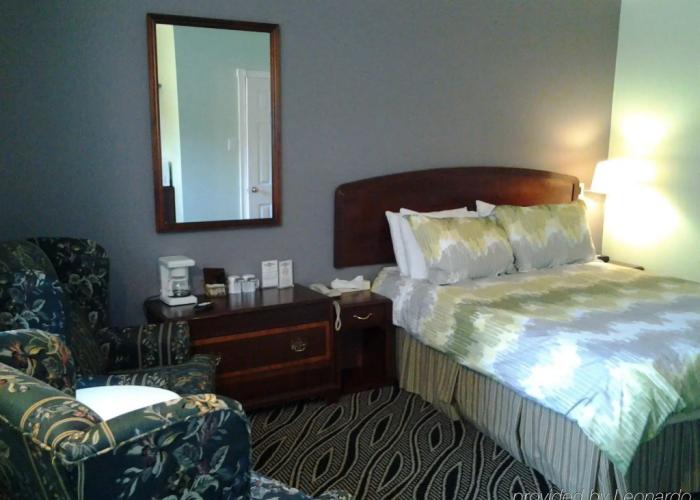 Lakeshore Suites