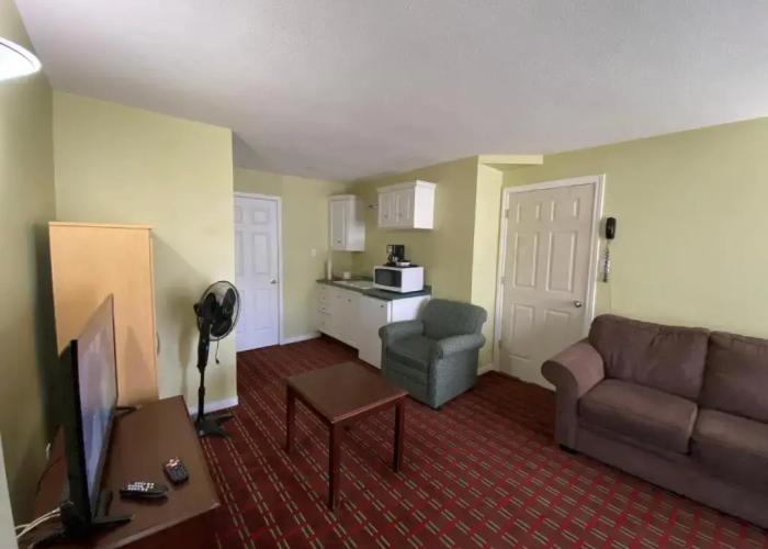 Lakeshore Suites