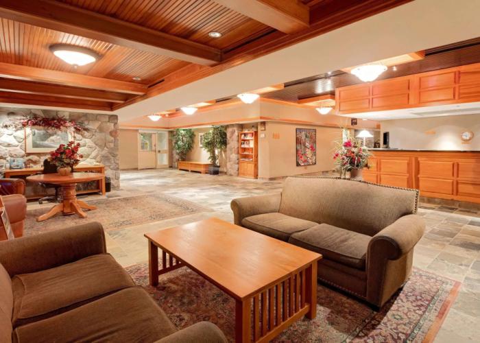 Ramada by Wyndham Pinewood Park Resort North Bay