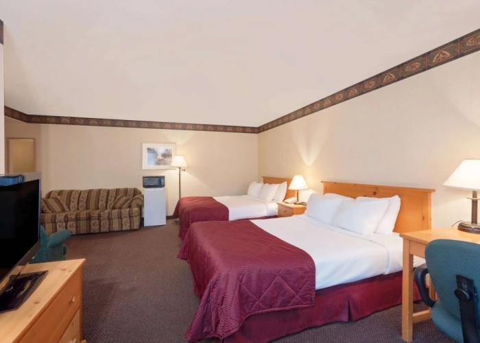Ramada by Wyndham Pinewood Park Resort North Bay