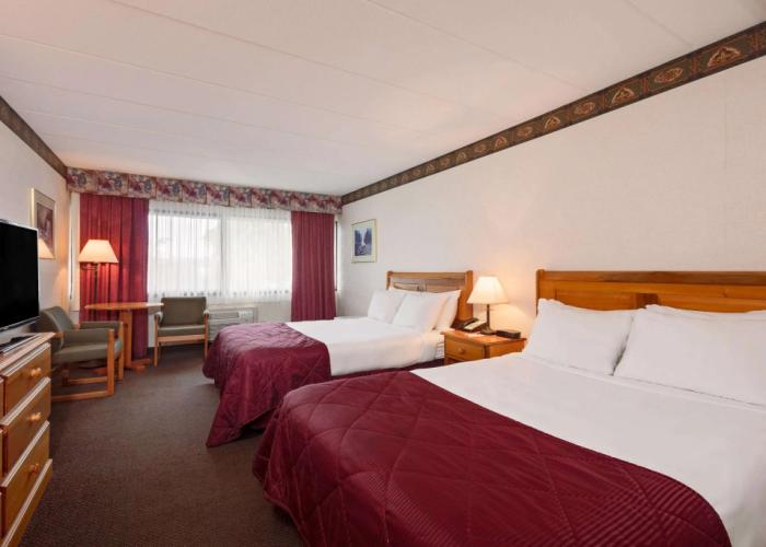 Ramada by Wyndham Pinewood Park Resort North Bay