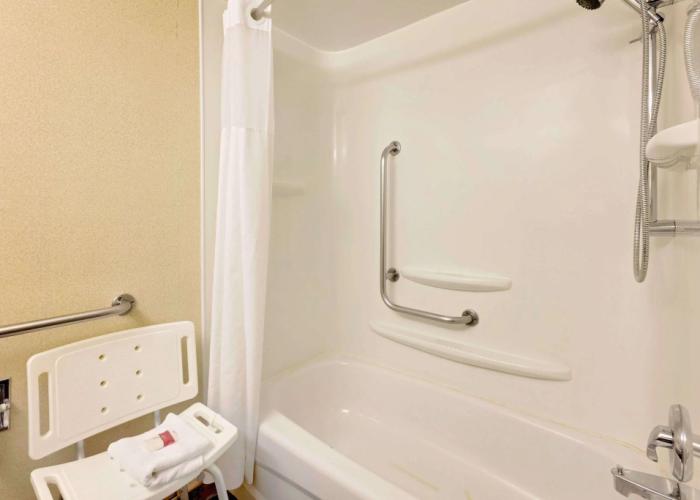 Ramada by Wyndham Pinewood Park Resort North Bay