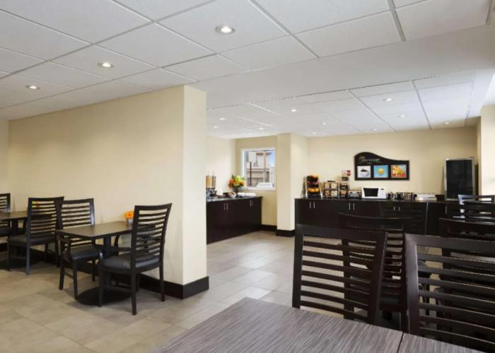 Days Inn & Suites North Bay