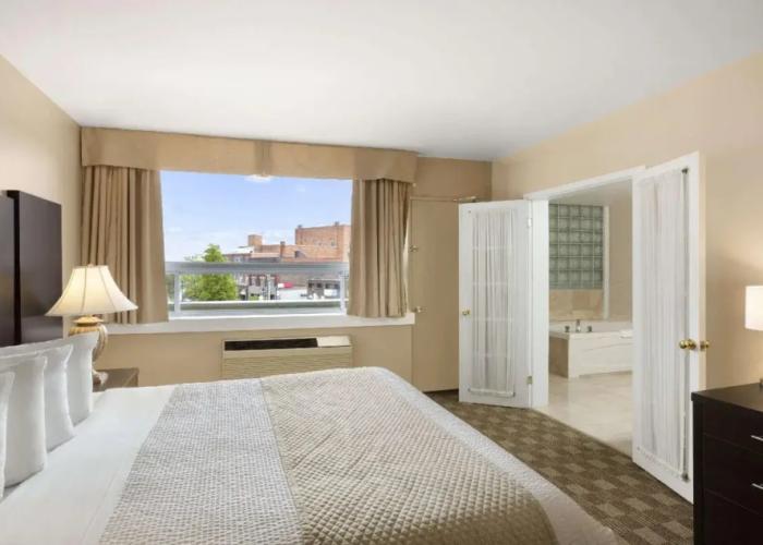 Days Inn & Suites North Bay
