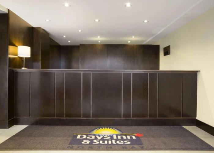 Days Inn & Suites North Bay