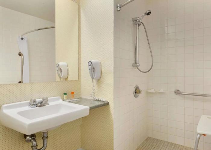 Travelodge by Wyndham North Bay