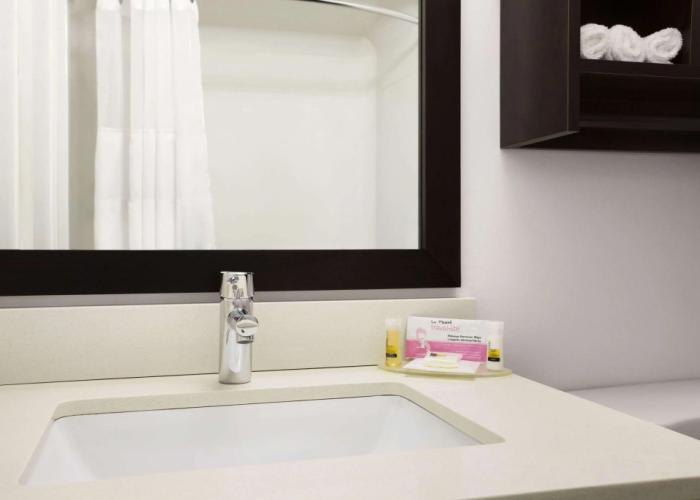 Days Inn & Suites by Wyndham North Bay Downtown