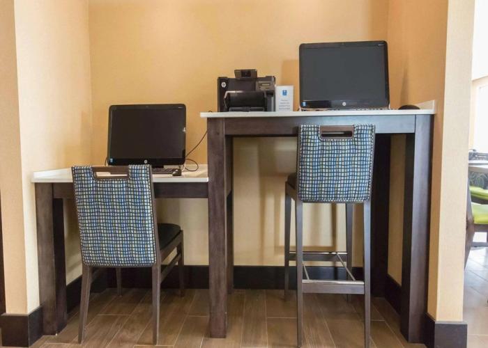 Comfort Inn & Suites Airport North