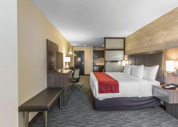 Comfort Inn & Suites Airport North