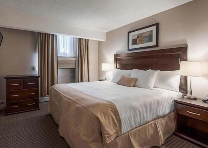 Coast Calgary Downtown Hotel & Suites by APA