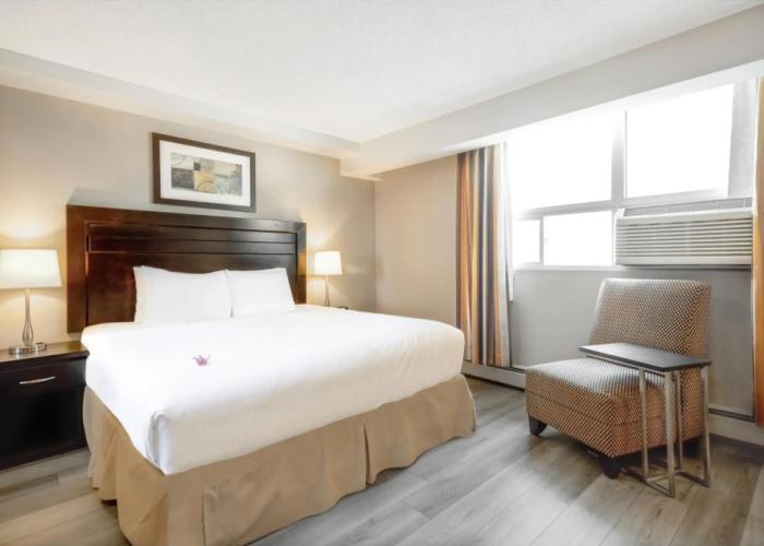 Coast Calgary Downtown Hotel & Suites by APA