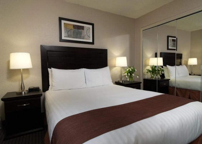 Coast Calgary Downtown Hotel & Suites by APA