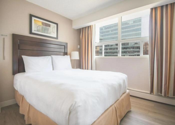 Coast Calgary Downtown Hotel & Suites by APA