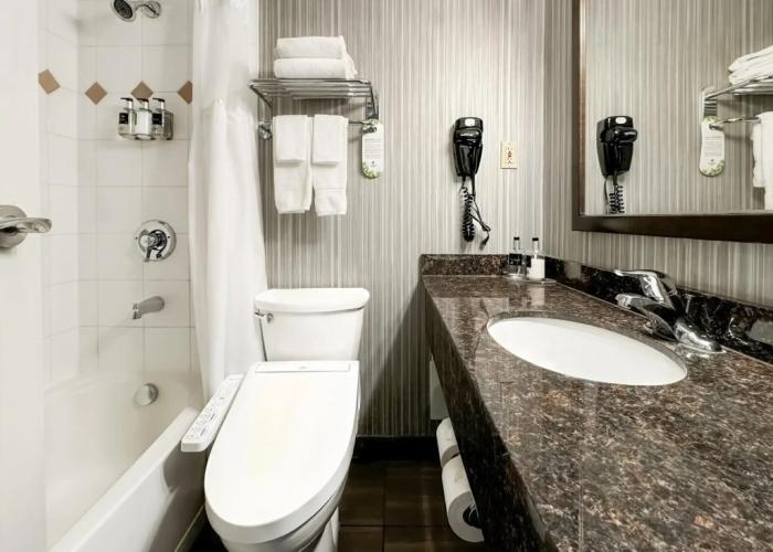 Coast Calgary Downtown Hotel & Suites by APA