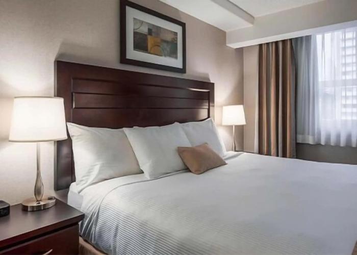 Coast Calgary Downtown Hotel & Suites by APA