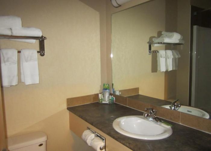 Lakeview Inns & Suites - Fort Nelson