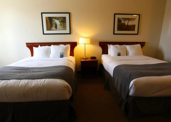 Lakeview Inns & Suites - Fort Nelson