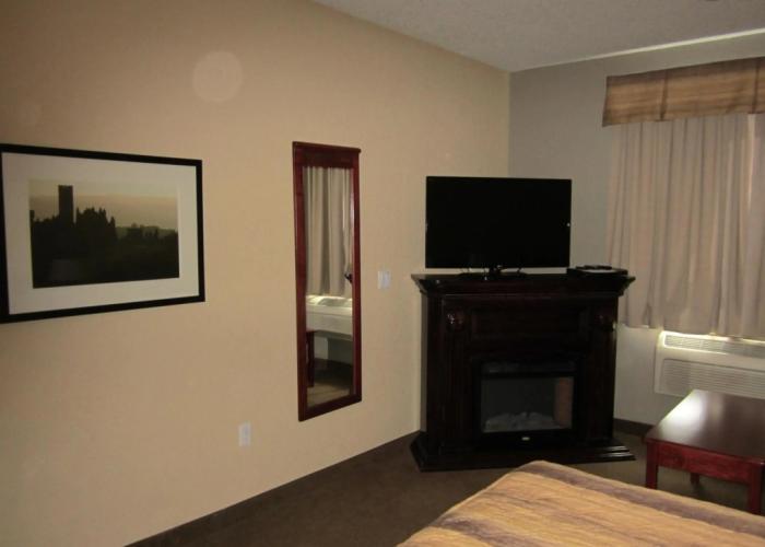 Lakeview Inns & Suites - Fort Nelson